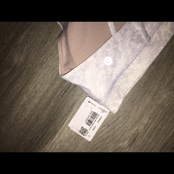Lululemon Energy Bra High Neck Size 10 NWT - Picture 5 of 7